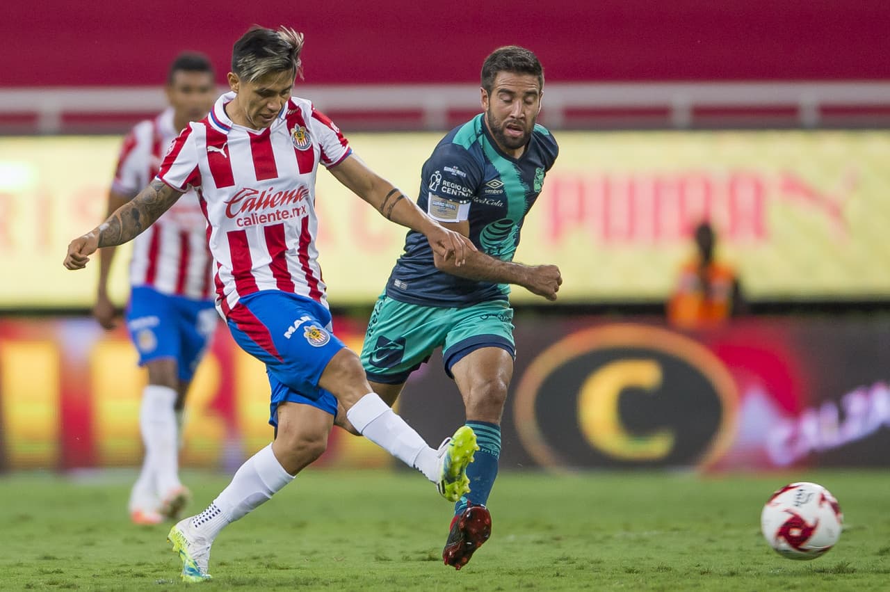 Al inicio de la segunda mitad, Guadalajara presionaba. Puebla tardó en conectarse al juego.