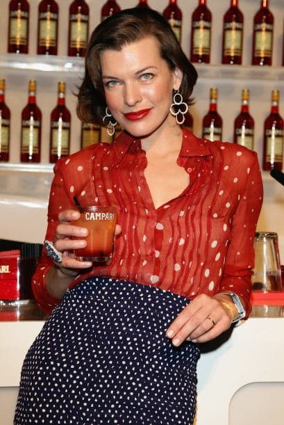 Qué bueno que esto no es un 'ring' de boxeo, porque entre la sensualidad de Salma y la de Milla, estaría cañón tener que elegir.