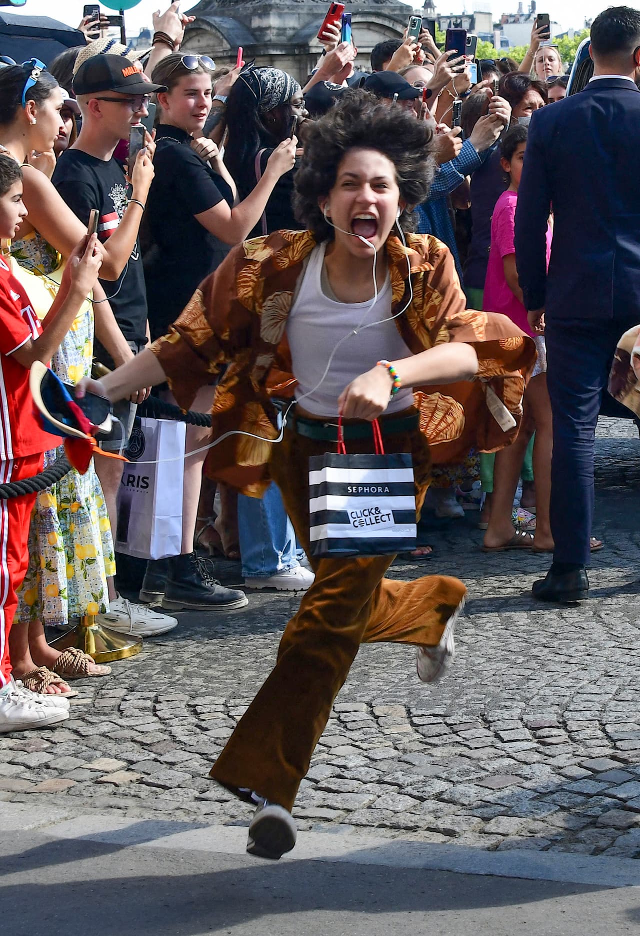 Además de las fotos que aquí se muestran, el portal de la revista People detalló que Emme hasta posó para los paparazzi que siguen a su madre y a su padrastro. 
<br>