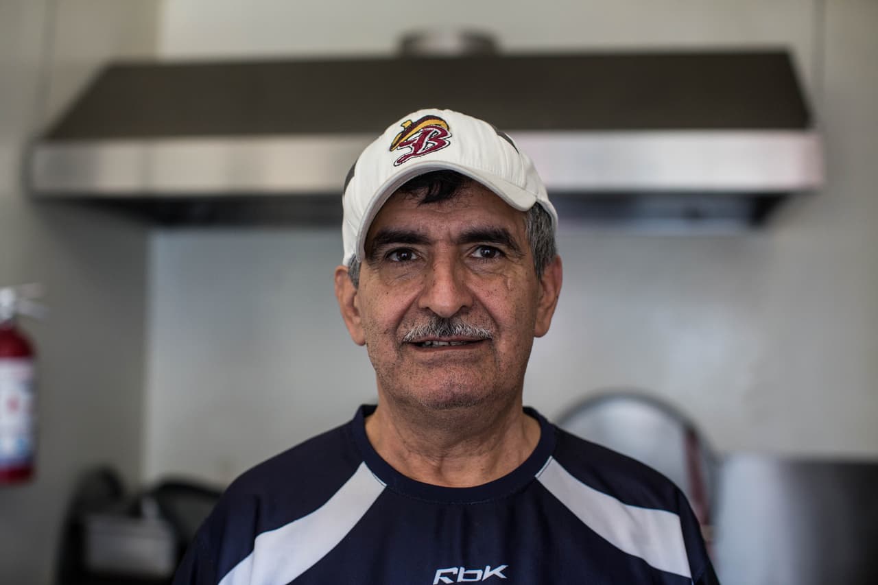 José Ángel Mendoza Madrid, 59 años, añora volver a Estados Unidos, aunque no lo haría de forma ilegal. En Tijuana trabaja como cocinero en un refugio mientras se cumplen sus cinco años de deportación.