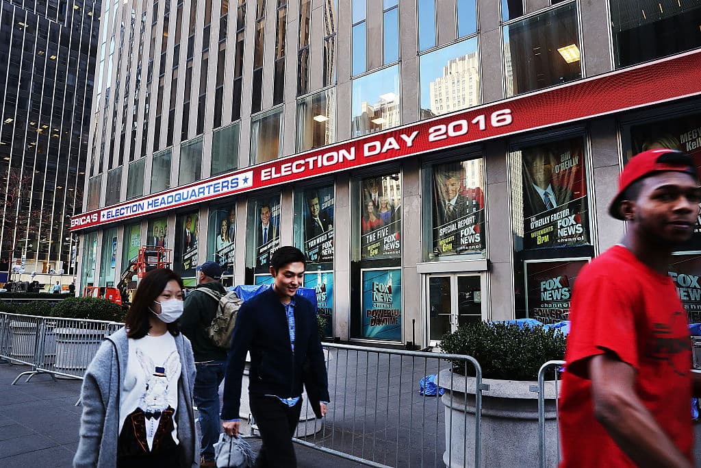 Transeúntes caminan por el centro de Manhattan el 8 de noviembre de 2016, el día de la elección presidencial en Nueva York. Foto: Spencer Platt.