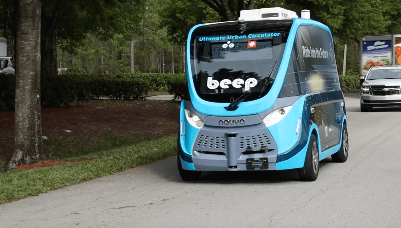 Mayo Clinic es la entidad médica al frente de esta iniciativa que ha contado con la colaboración de las autoridades de transporte de Jacksonville, la empresa Beep, la cual es proveedora de servicio de flota de transporte autónomo; y NAVYA, una firma con sede en Francia especializada en el desarrollo de vehículos autónomos.