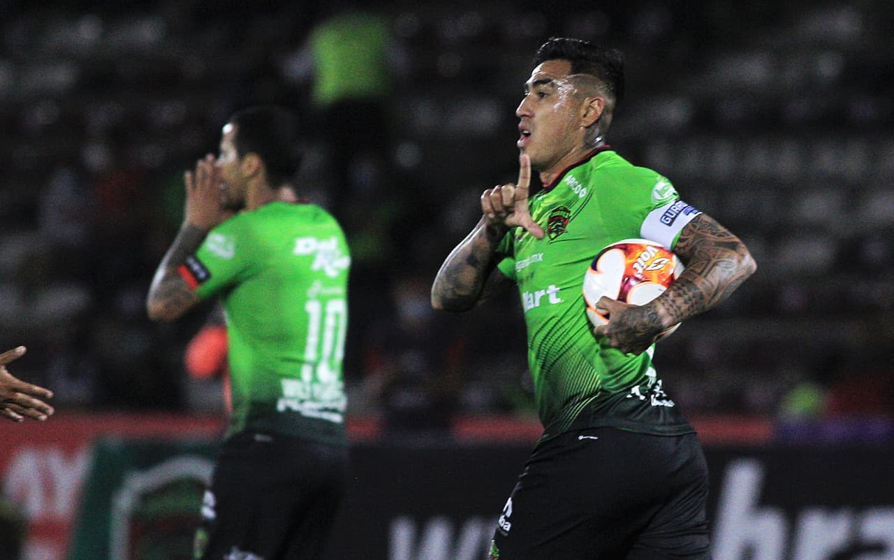 Con dobletes de Vincent Janssen y Rogelio Funes Mori, y goles de Ponchito González y José Alvarado, Monterrey pasa por encima de Bravos con un marcador a favor de 1-6. Los Regios toman la cuarta posición de manera momentánea y los Bravos se quedan en la posición número 14 con 8 unidades.