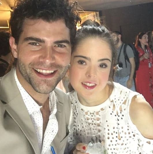 El mismo portal refiere que ella también ha trabajado tanto en campañas y anuncios para firmas como El Corte Inglés.