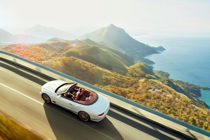<b>Bentley Continental GT Convertible</b>
<br>Precio: US$240,000
<br>Velocidad Máxima: 207mph (331km/h)
<br>0 – 60 mph: 3.4 segundos
<br>Motor: W12, 6.0Lts. Twin-Turbo
<br>Potencia: 626hp @6,000rpm