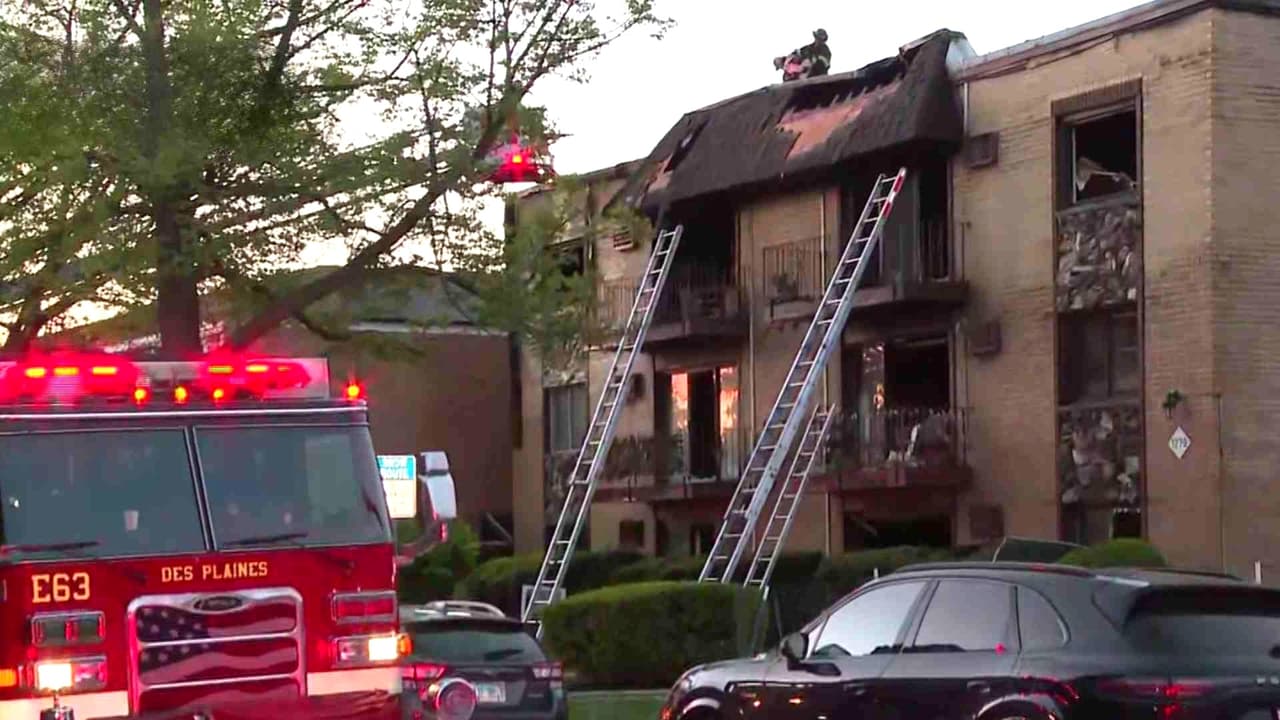 Fuego en la madrugada sacude edificio en Des Plaines: seis heridos