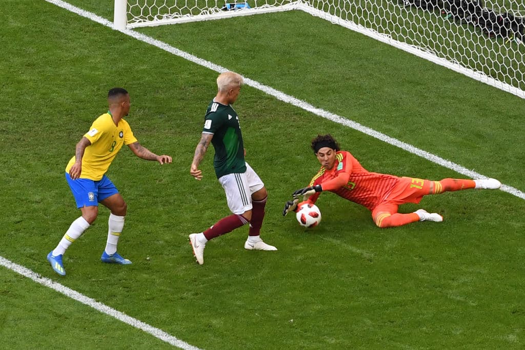 Las atajadas del 'Memo' le dieron una esperanza a México para ir a pelear el partido en el segundo tiempo.