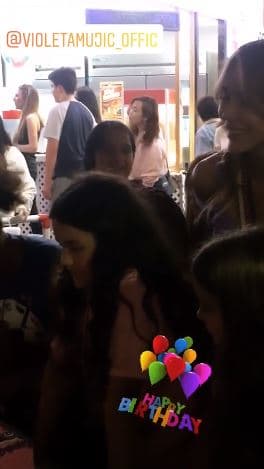 Adriana Fonseca aprovechó sus redes sociales para compartir algunas imágenes del evento. En sus historias de Instagram se pueden ver algunos videos de la divertida fiesta de Violeta.