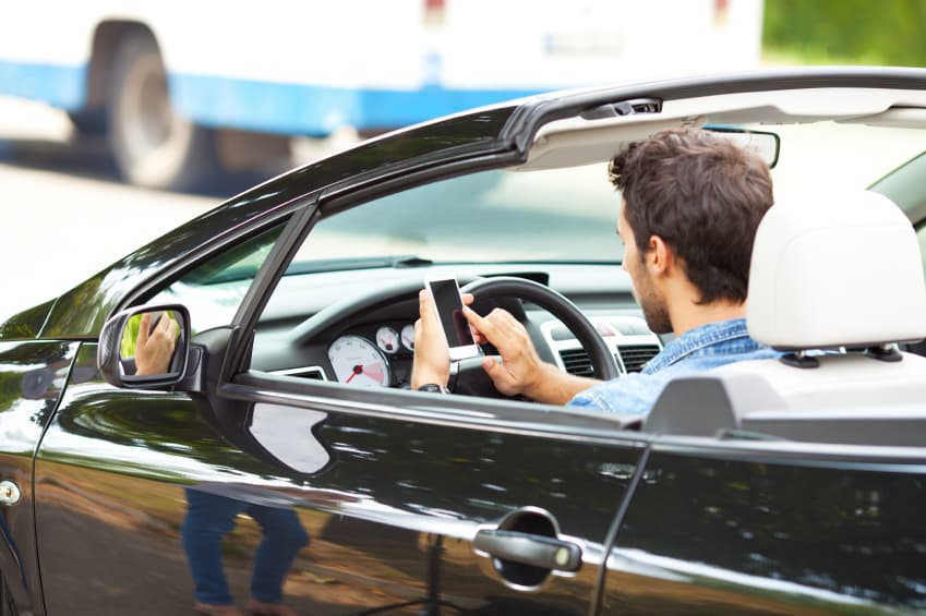 Asimismo, la investigación reveló que 62% de los conductores mantienen su teléfono inteligente al alcance de la mano.