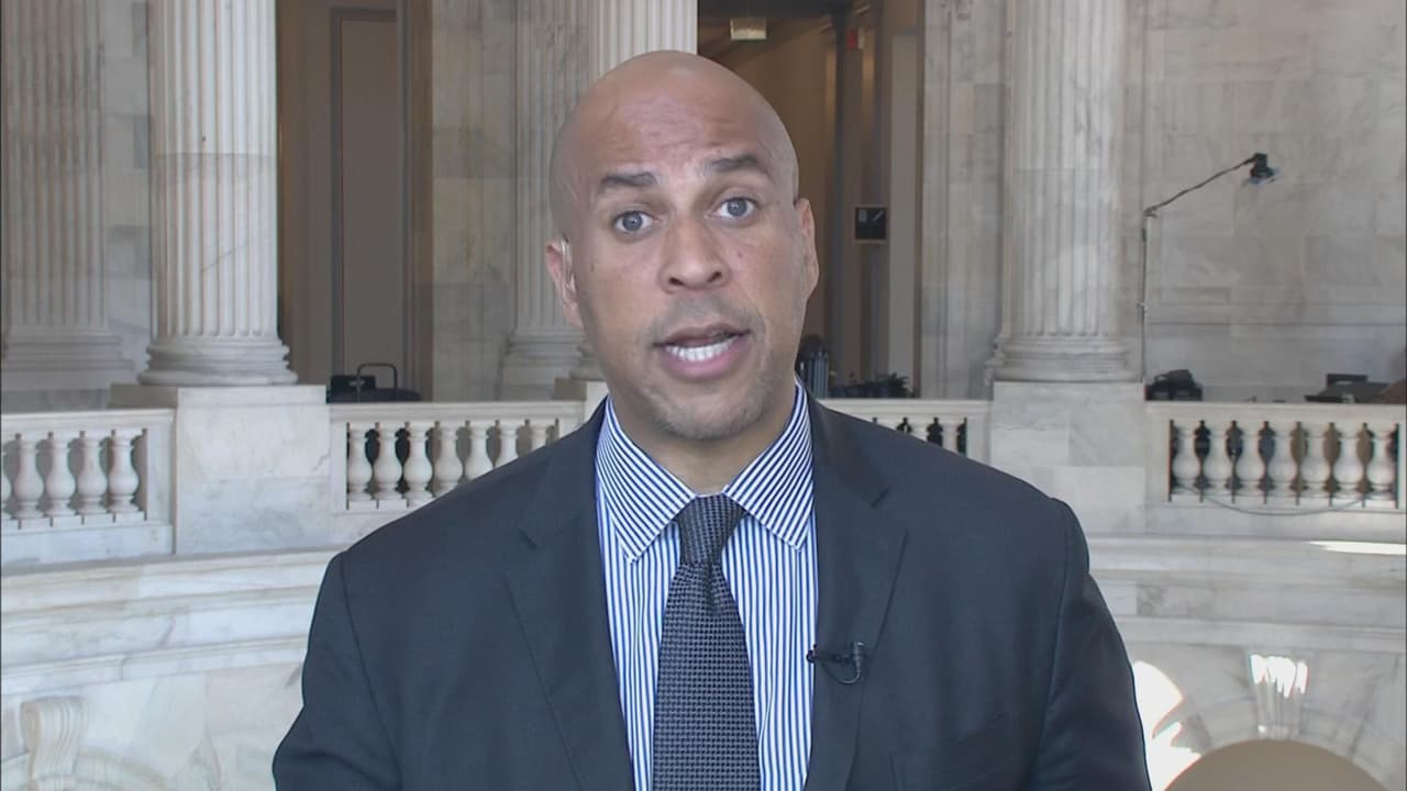 Senador Booker cree que Trump no honró a la familia del soldado muerto en Níger