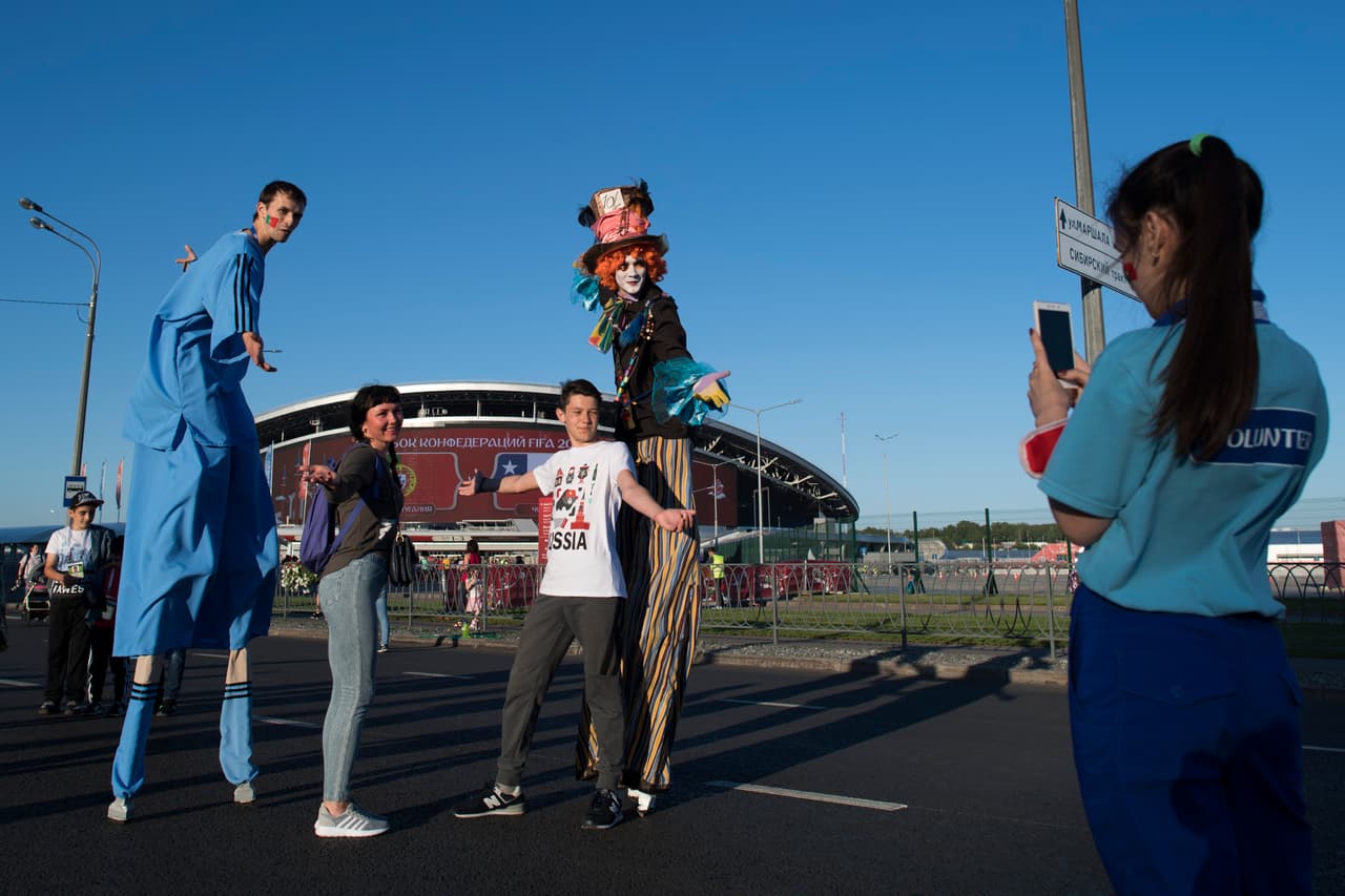 Personajes circenses también compartieron con los fanáticos.