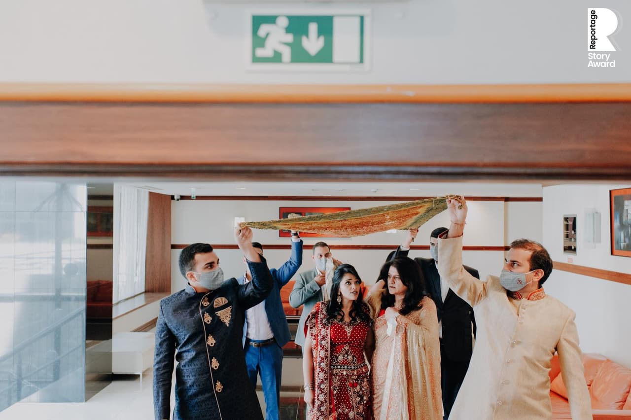 Todos
<a href="https://linktr.ee/philippeswiggers"><u>protegidos</u></a> en la sala.