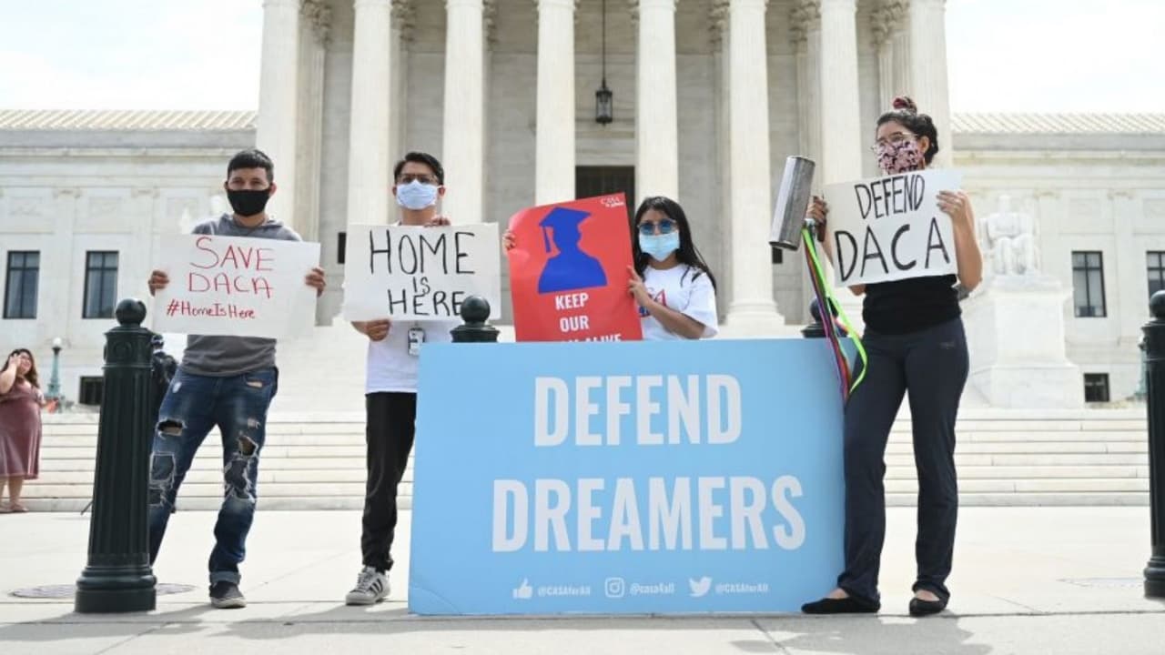 Autoridades de Florida aplauden decisión que protege a los beneficiarios de DACA