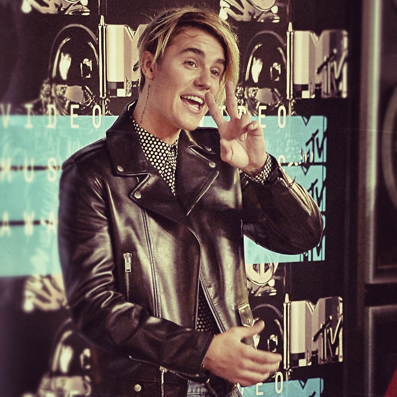 Bieber contó que esperaba que esta noche lo abuchearan y que incluso cantó muy nervioso por la reacción que el público mostraría, pero se sorprendió al ver que todos le aplaudían.