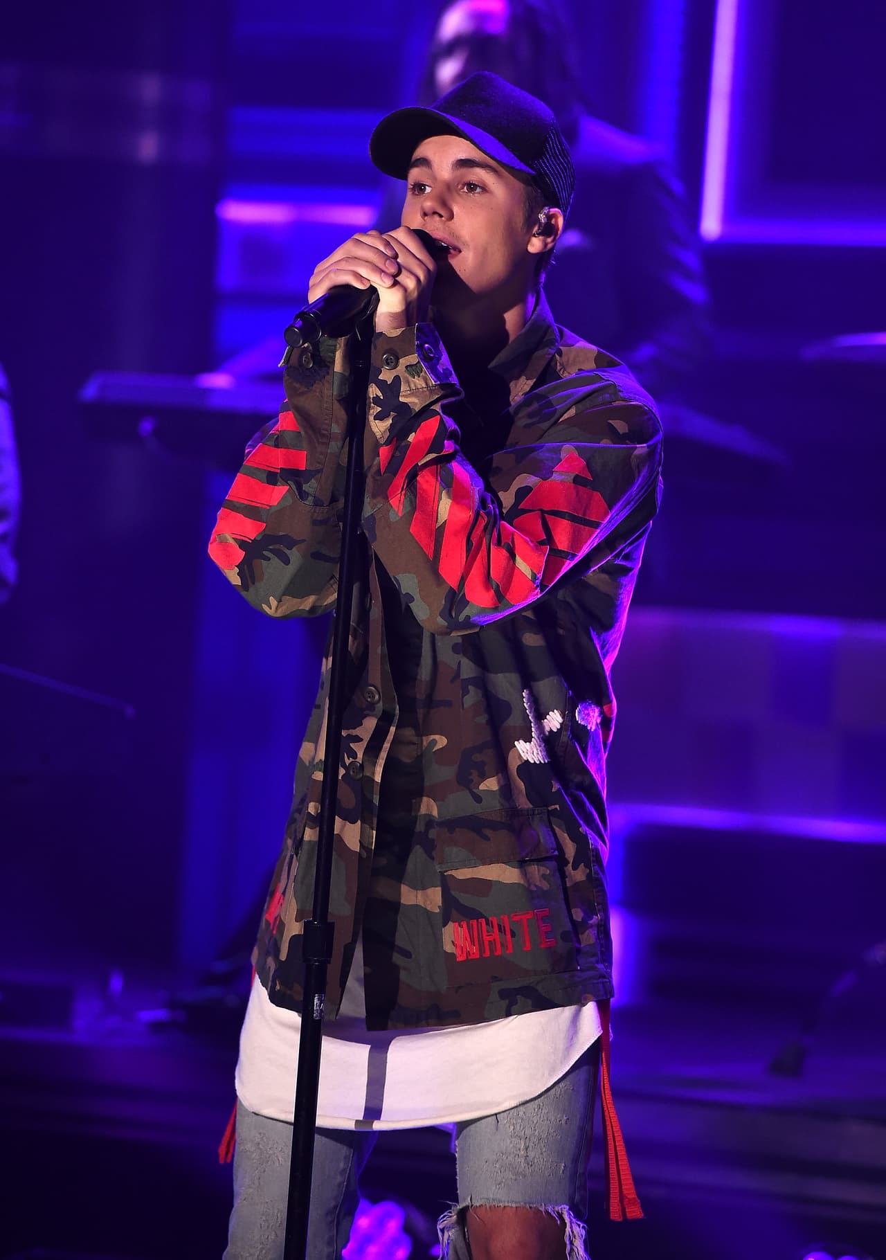 "He trabajado tan duro en este disco. He trabajado tan duro en convertirme en el hombre que quiero ser", indicó.