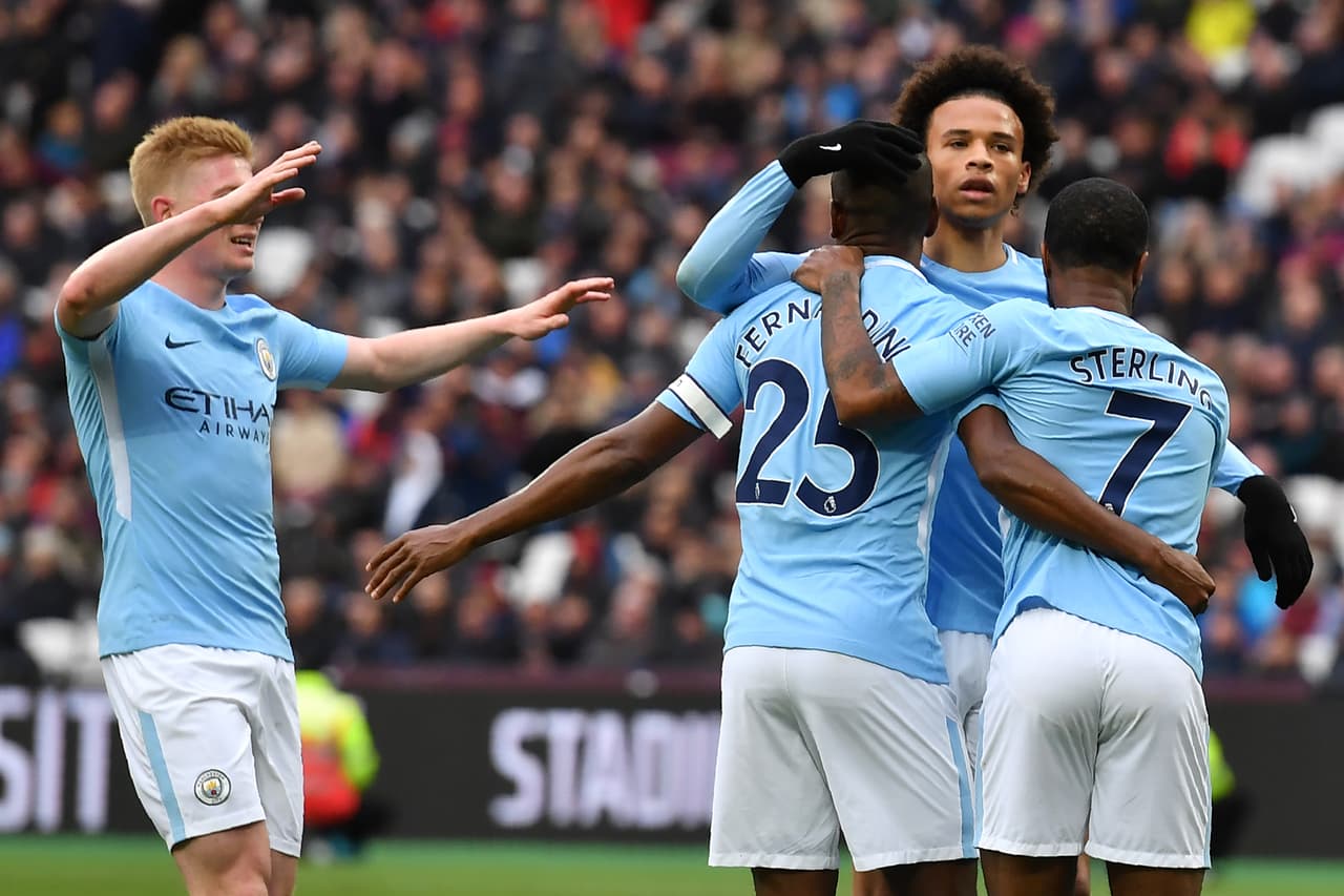 Leroy Sané, Pablo Zabaleta –en contra–, Gabriel Jesús y Fernandinho anotaron los goles del City, mientras que Aaron Cresswell marcó el descuento de los londinenses.