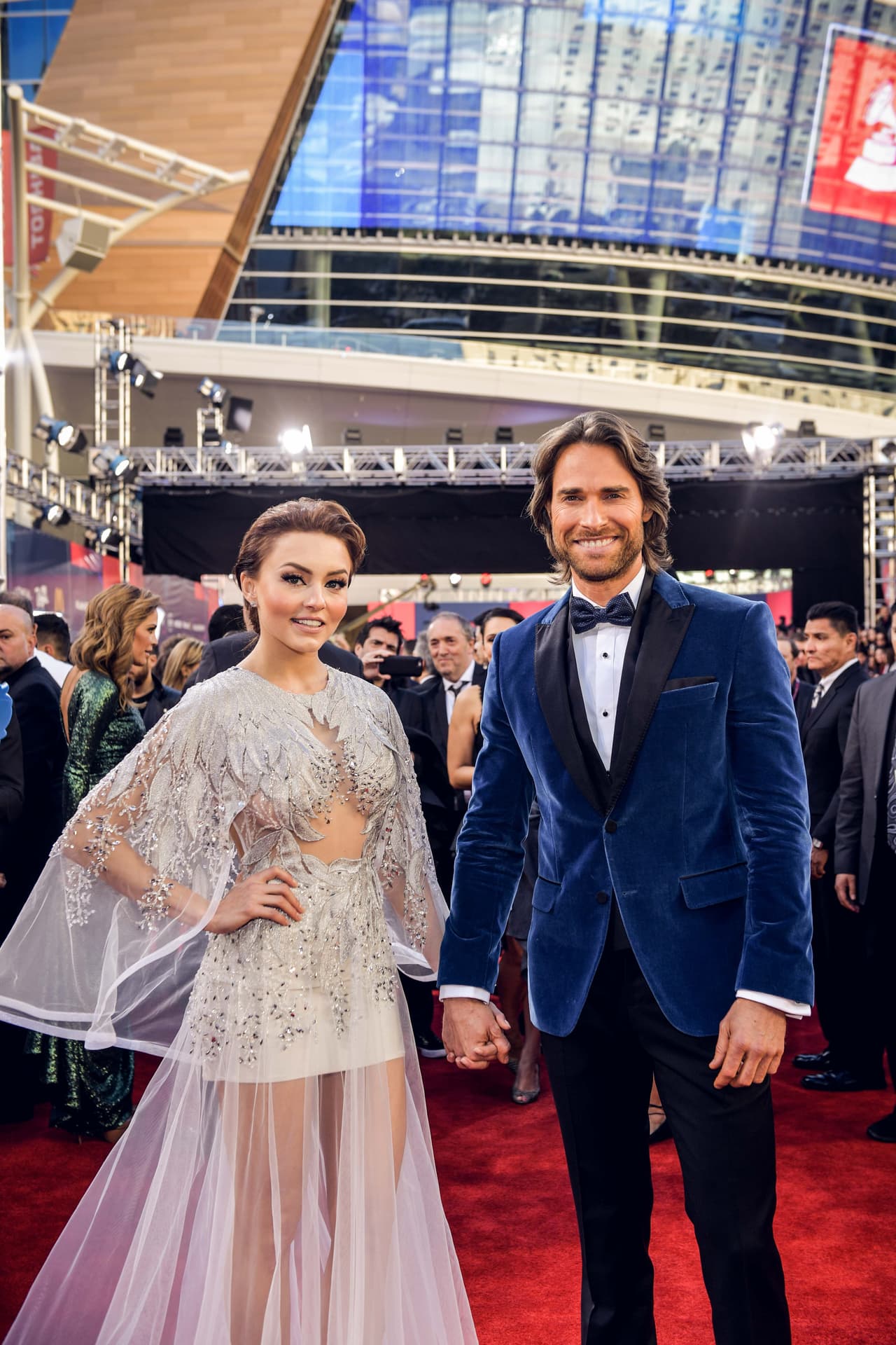 ¿Qué te pareció el vestido con transparencias de Angelique?