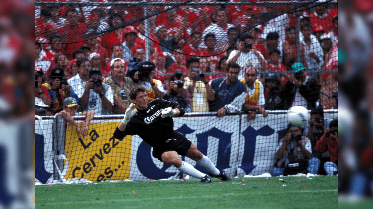 <b>Penales </b>
<br>Se cobraron cinco tiros por bando llegando a muerte súbita, la sexta ejecución de Toluca fue por parte de Salvador Carmona y acertó, para que la tanda continuara Julio Estrada debía anotar; sin embargo, el joven canterano rojinegro falló y eso representó el título escarlata.