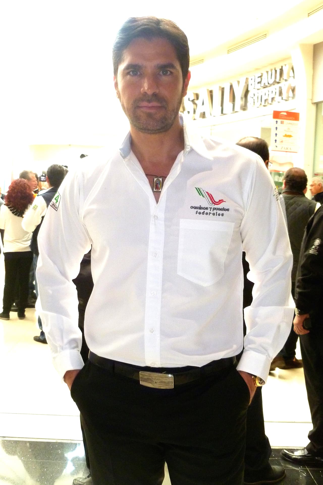 <b>Eduardo Verastegui</b> es otro actor que abandonó la actuación por seguir la palabra de Dios, él al igual que 
<b><a href="http://www.univision.com/temas/karyme-lozano">Karyme Lozano</a></b> ha expresado que no volverá a trabajar en algún proyecto que vaya contra sus principios e ideales.