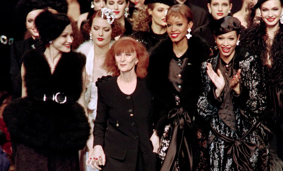 Las prendas de la diseñadora celebran a las mujeres ofreciéndoles diseños alegres, sensuales e irreverentes a la vez. La comodidad es parte clave de sus piezas gracias al tejido de punto que evita la opresión del cuerpo otorgando plena libertad de movimiento a la mujer. Desde su fundación este tipo de tejido se convirtió en el sello de Sonia. 
<br>