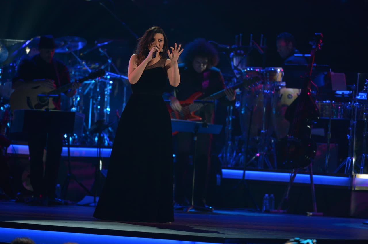 Luego vino el turno de Laura Pausini, una de las entrañables amigas de Marc Anthony.