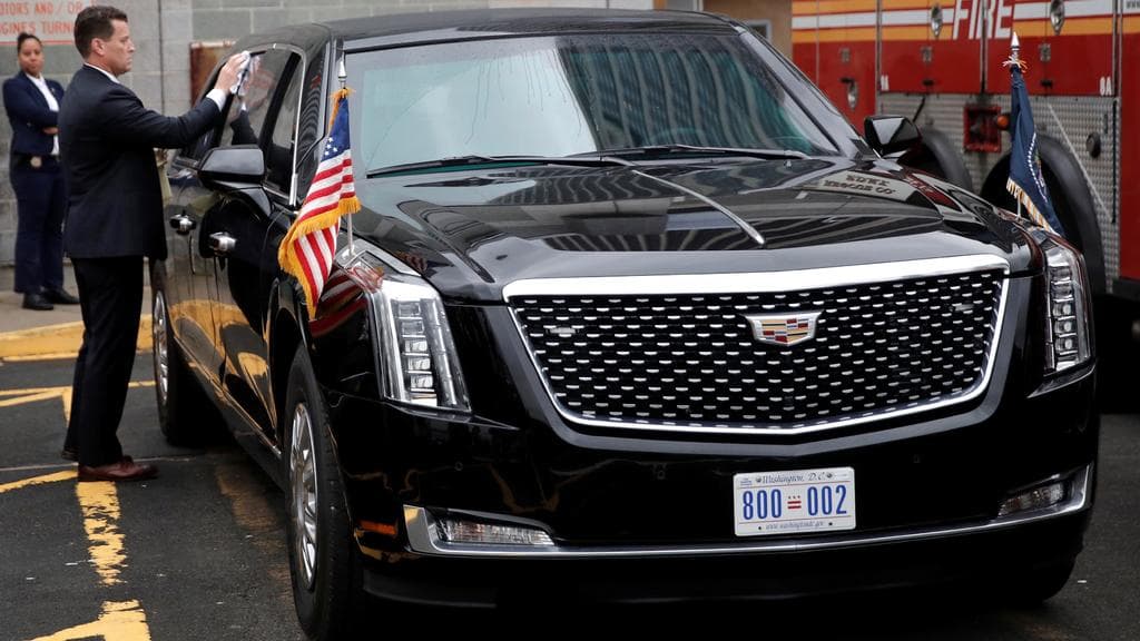 El chasis de 'La Bestia' proviene de la línea de camiones de 
<b>trabajo pesado</b> de General Motors y su carrocería imita en la medida de lo posible a la de un Cadillac CT6, de la misma manera en la que limusina de Obama trataba de recordar al Cadillac DTS. Los orígenes camioneros de 'La Bestia' 3.0 se delatan en sus enormes proporciones, así como en el hecho de que utiliza los mismos faros de la SUV Cadillac Escalade. Se rumora que su motor es una unidad turbo diésel de gran capacidad.
