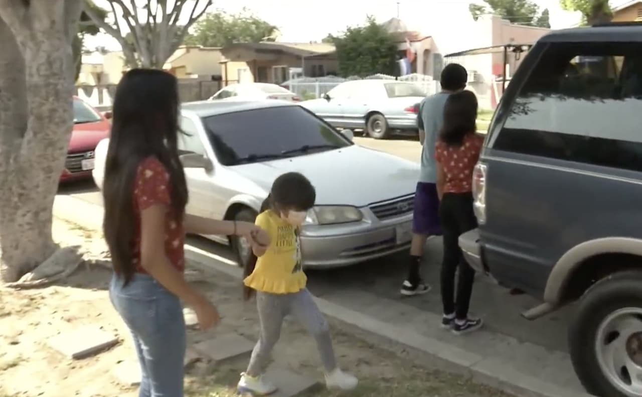 Todos vivían hasta junio del 2019 en una casa de cuatro habitaciones, pero recibieron una orden de 
<a href="https://www.univision.com/temas/desalojos">desalojo</a> por falta de pago, luego de que su esposo se enfermara y ya no puediera trabajar.