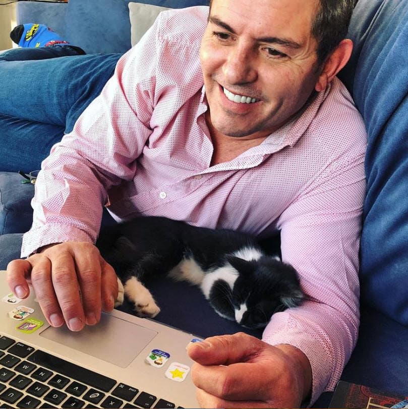 También reveló que 
<b><a href="https://www.univision.com/temas/ernesto-laguardia">Ernesto Laguardia</a></b> es otro de los actores confirmados del elenco.
<br>