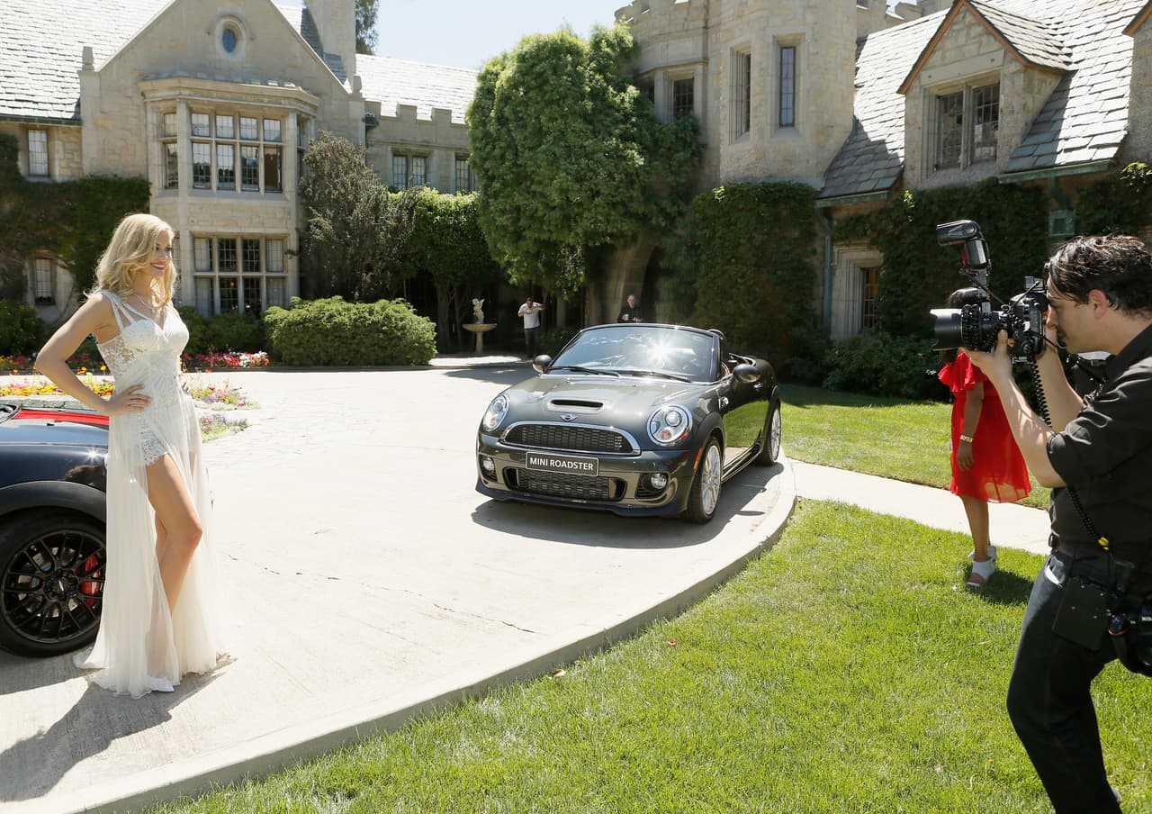 Anuncio de la chica Playboy 2014, Kennedy Summers, en la mansión Playboy