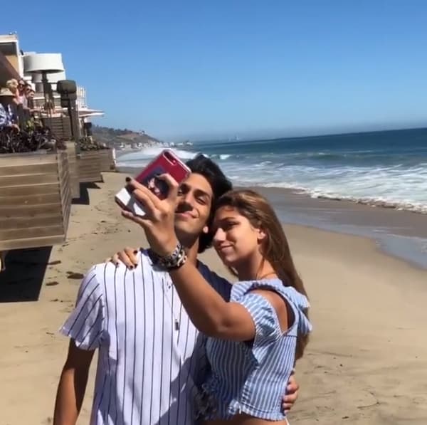 "¡Juntos otra vez! Qué manera de extrañar a mi hijo, pues nos subimos al avión sin pensarlo dos veces porque yo ya no aguantaba más. Los Ángeles, California. Familia", escribió Lili en Instagram.