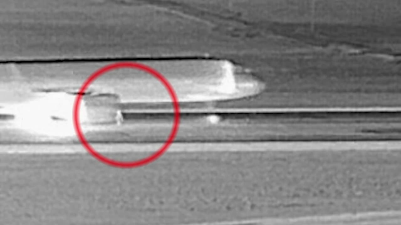 "Se escuchó una explosión": Pasajero del avión que impactó a un hombre en plena pista del aeropuerto