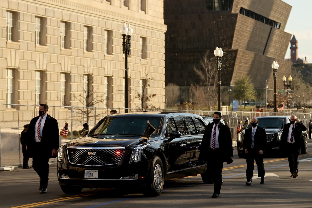 Y aunque pareciera que solo existe una sola unidad de ‘La Bestia’, en realidad el presidente tiene acceso a una flota con un total de 15 unidades.