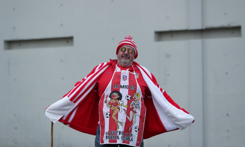 Bengalas, camisetas, bufandas y mucha alegría para la ida de los 8vos de final entre el Atleti y el Liverpool.