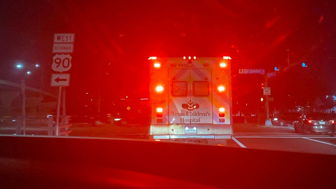 El menor fue sometido al tratamiento
<b><a href="https://www.covid19treatmentguidelines.nih.gov/management/critical-care/extracorporeal-membrane-oxygenation/" target="_blank">ECMO </a></b>y a otros tratamientos, finalmente fue trasladado al hospital de Niños de Texas.