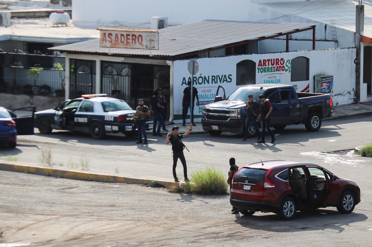Sinaloa, cuna de capos de la droga en México como Guzmán, se ha convertido en los últimos años en 
<b>una de las zonas más violentas del país</b>, donde grupos criminales se disputan las rutas para el tráfico de drogas.