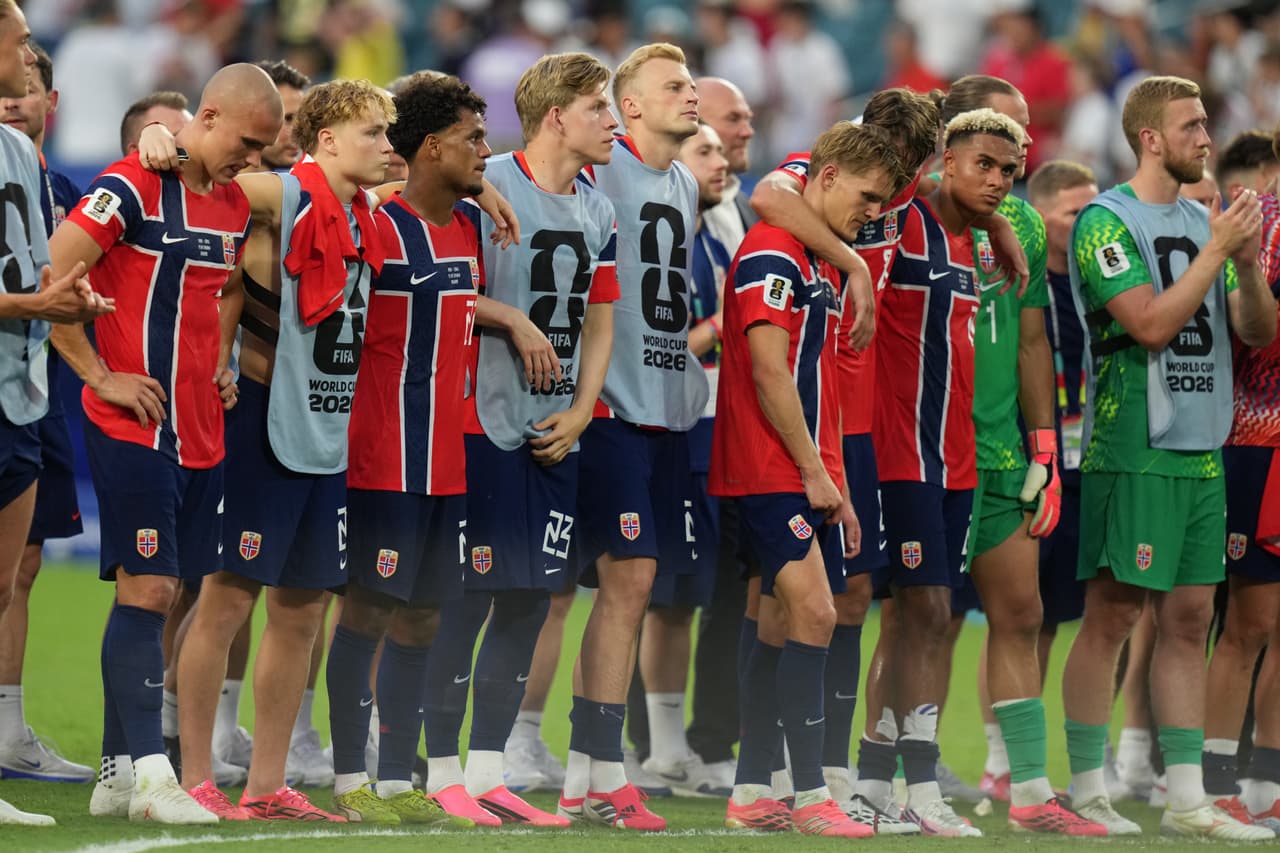 Jugadores de Noruega reaccionan tras el partido de cuartos de final de la Copa Mundial de Fútbol contra Inglaterra en Miami Gardens, Florida, el sábado 11 de julio de 2026.