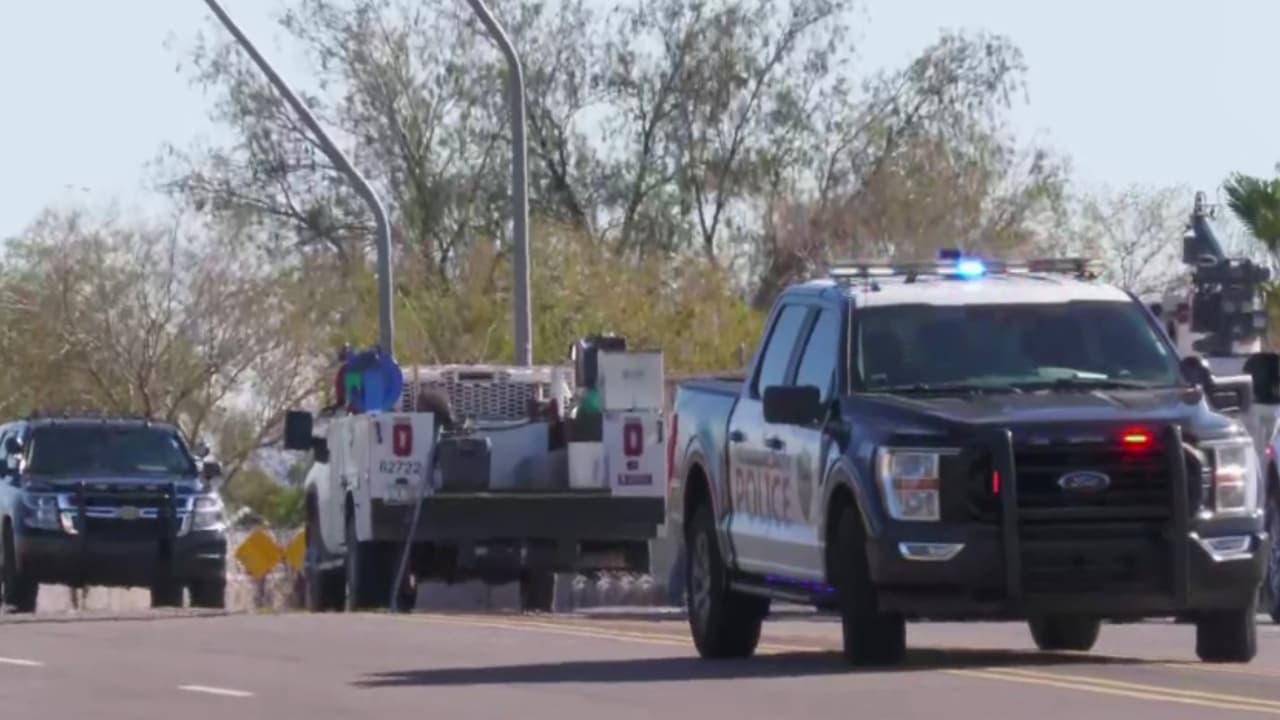 Trágico accidente en Mesa deja una mujer muerta tras caer su vehículo a un canal