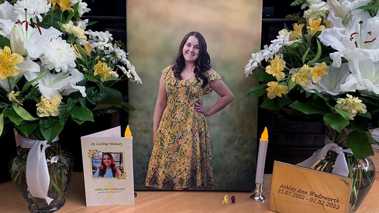 Ashley Wadsworth, la joven de 19 años que viajó a Reino Unido a conocer a su novio y terminó apuñalada y estrangulada