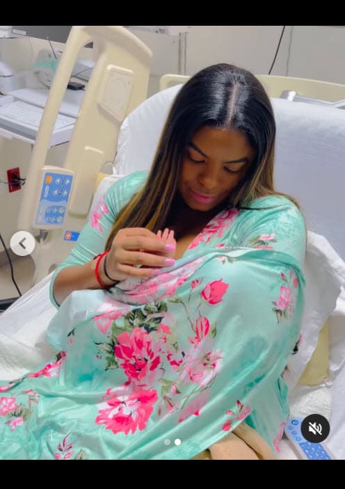 Tras el alumbramiento, la madre se había negado a mostrar el rostro de la niña, pero eso cambió este sábado 29 de octubre.
<br>