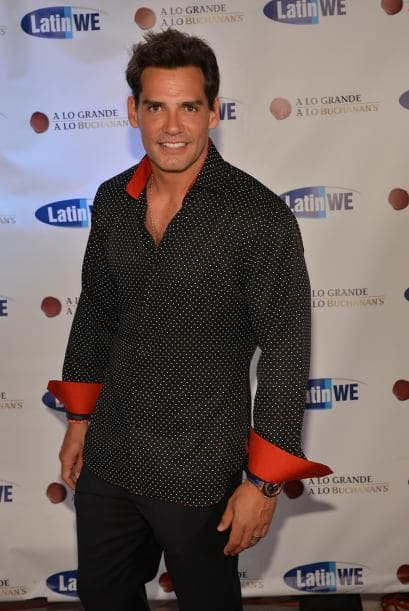 El actor chileno, Cristian de la Fuente, celebró por todo lo alto su cumpleaños número 40 en la ciudad de Miami. Amigos y colegas se dieron cita para celebrar a Cristian a lo grande.