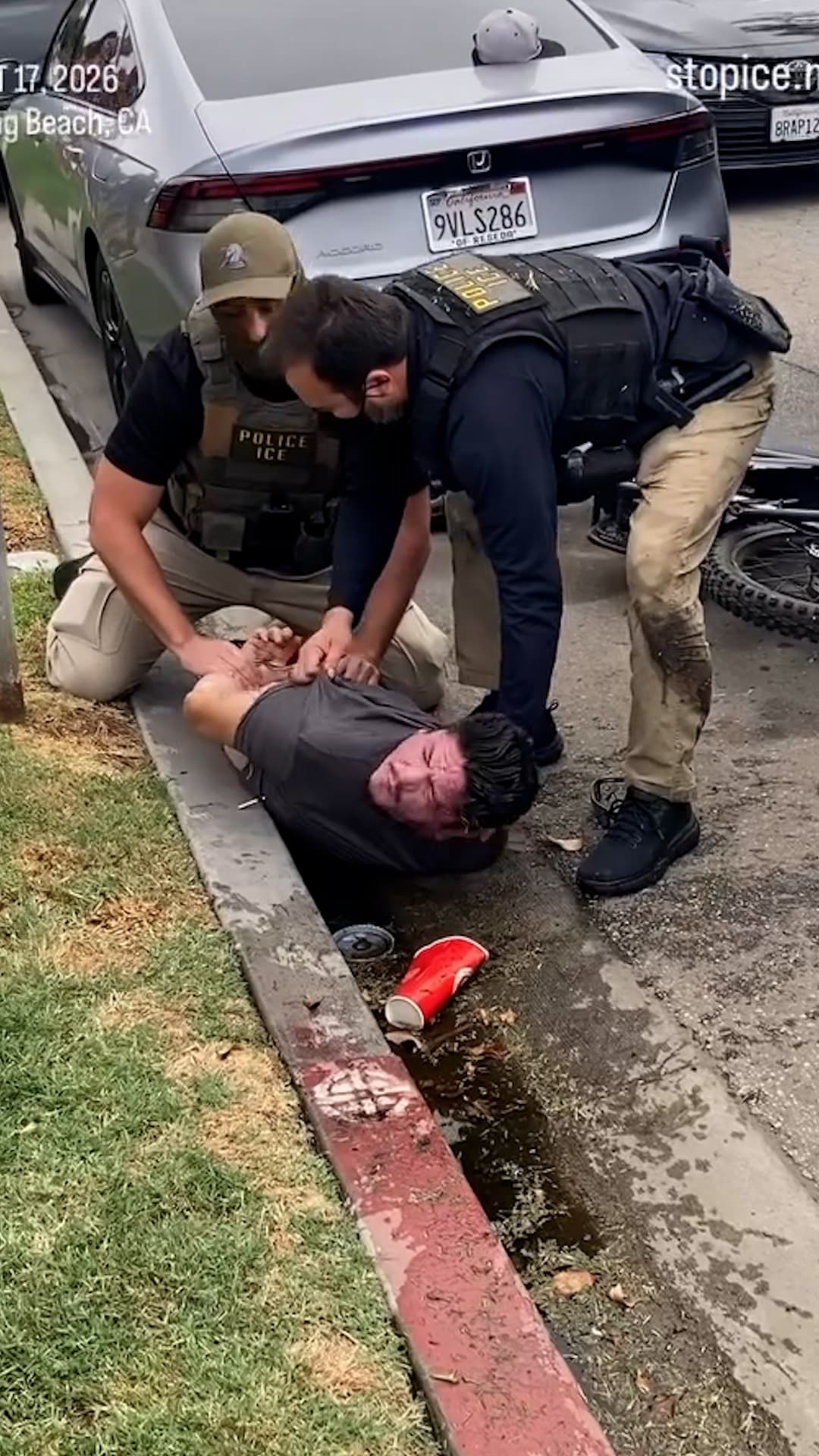 ICE detiene con brutalidad a un ciudadano en Long Beach, California