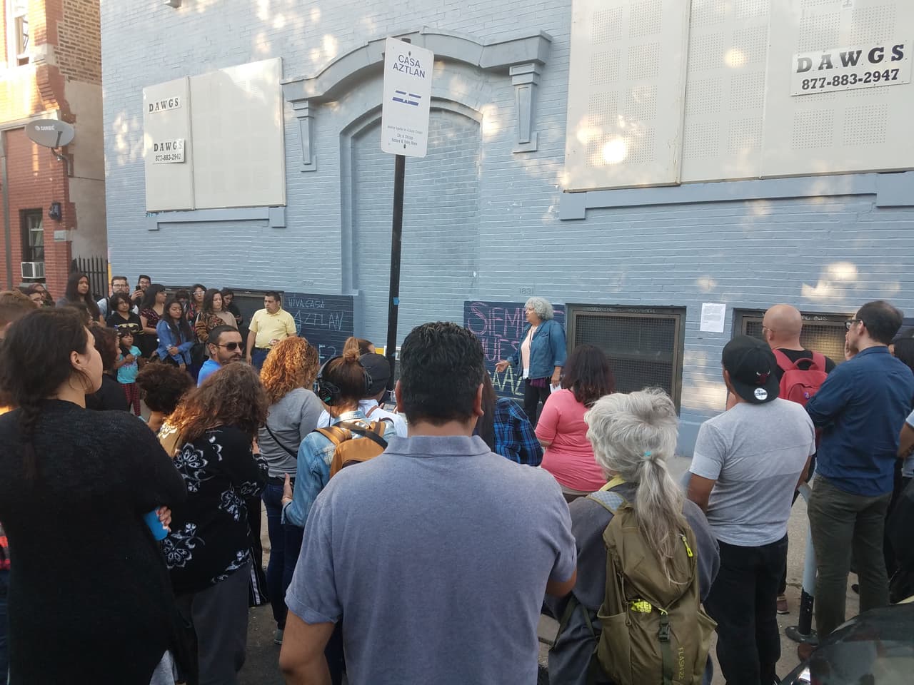 La entrada de la Casa Aztlán el martes sin los murales icónicos.