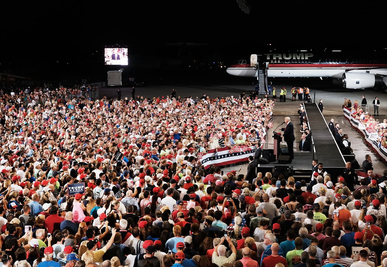 Trump durante su mitin en Melbourne, Florida, el 27 de septiembre
