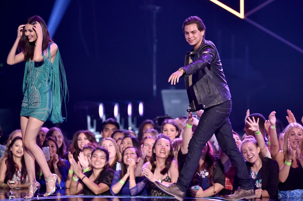 ¡Guapísima, Victoria Justice!, quien fue una de las sensacionales presentadoras de esta entrega.