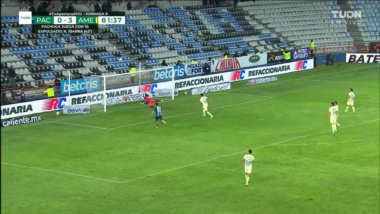 ¡TIRO ATAJADO! disparo por Illian Hernández.