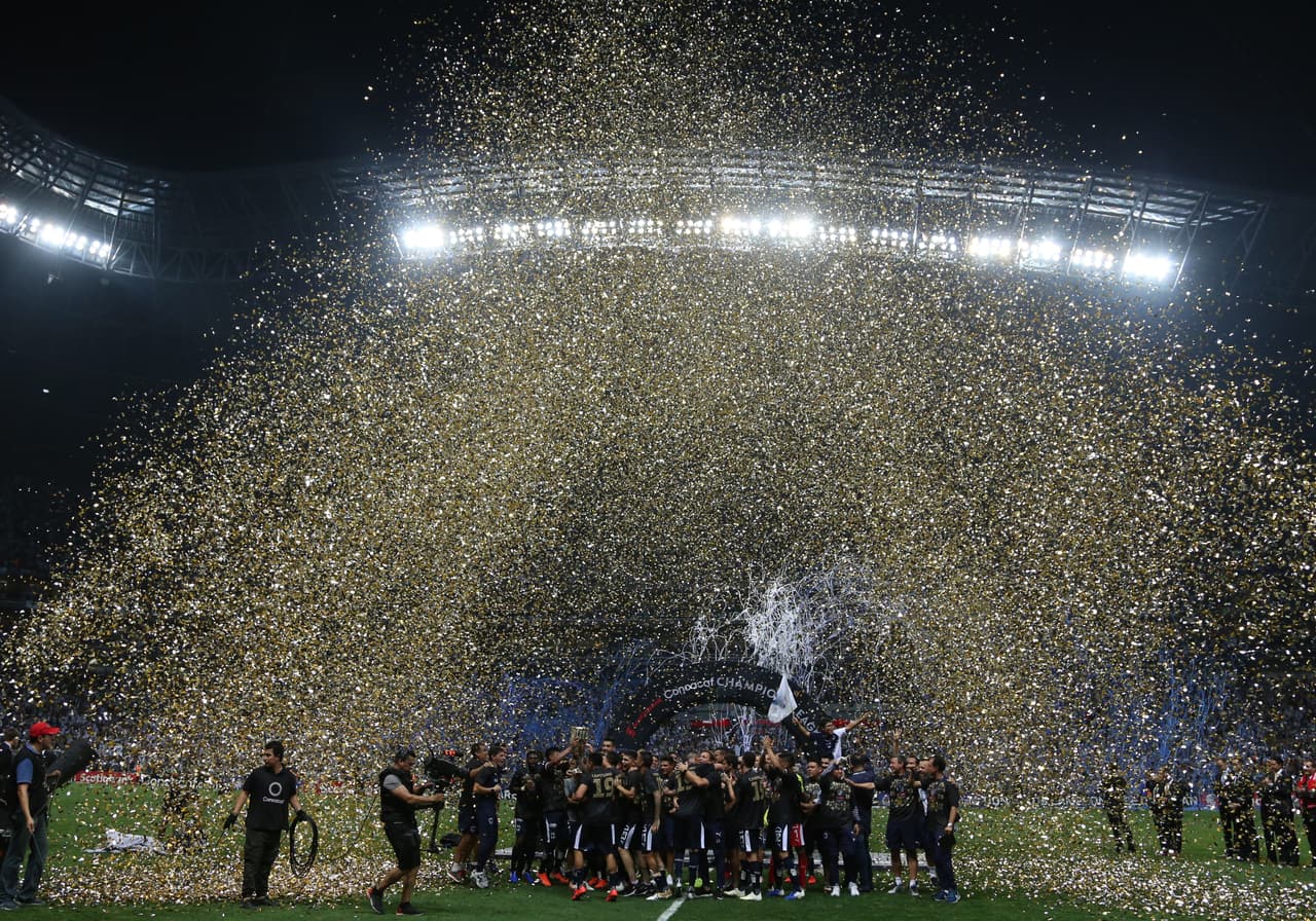 Así se vivieron los festejos de los Rayados del Monterrey tras imponerse en la Final de la Liga Campeones a los Tigres de la UANL en el Estadio BBVA.