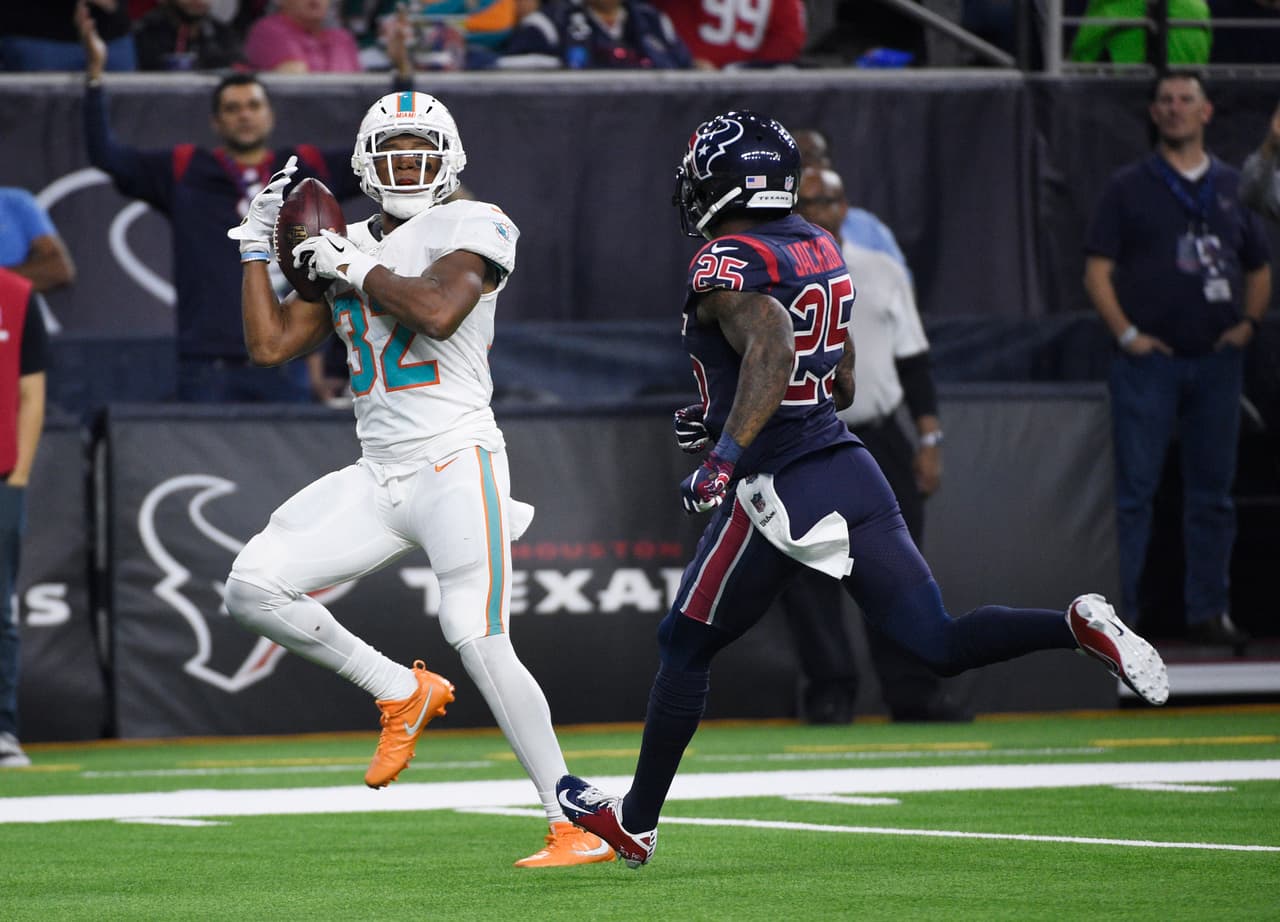 En jugada sacada de la chistera, el receptor Danny Amendola mandó largo pase, de 28 yardas, a Drake para acarcar 21-17 a los Dolphins en el tercer cuarto.