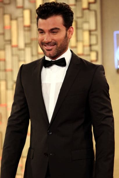 “Mi mamá, hasta la fecha, sigue creyendo que en algún momento yo voy a llegar y le voy a decir: ‘¡Mamá, qué crees! ¡Tengo una novia y me voy a casar!”, compartió durante una entrevista con el programa
<b> <a href="https://www.tvazteca.com/aztecauno/ventaneando/especiales/videos/exclusiva-mauricio-mejia-recibio-anillo-de-compromiso-de-su-novio-pero-su-familia-no-termina-de-aceptar-sus-preferencias-sexuales" target="_blank">‘Ventaneando’</a></b>.