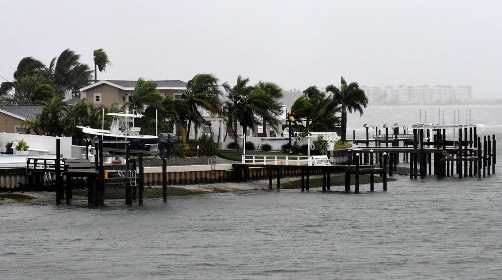Vista general de la bahía de St. Pete Beach cuando los vientos del huracán Ian llegan el 28 de septiembre de 2022 en St. Petersburg, Florida. Ian está golpeando el área como un huracán de categoría 4.