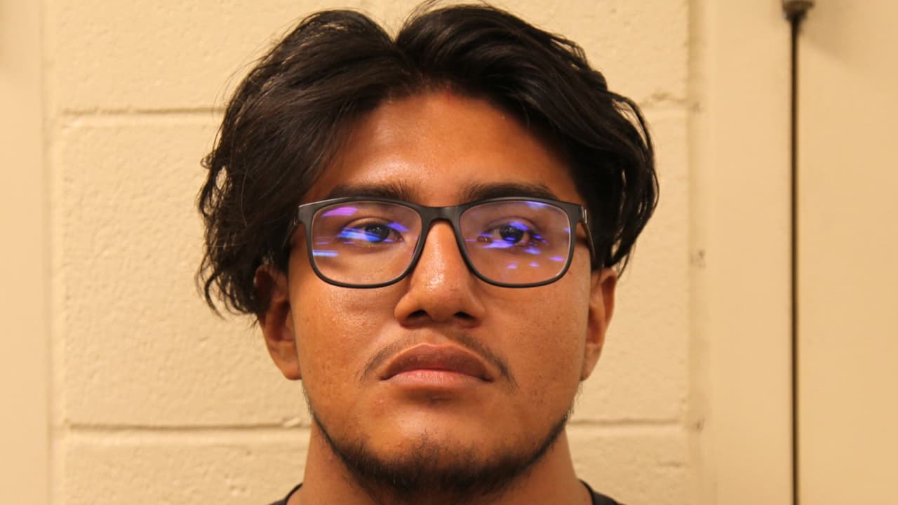 Vicente Tapia Solano, un ciudadano mexicano, fue condenado por abuso sexual forzado en Utah. El inmigrante con antecedentes delictivos fue arrestado al este de Douglas por agentes del Sector Tucson.